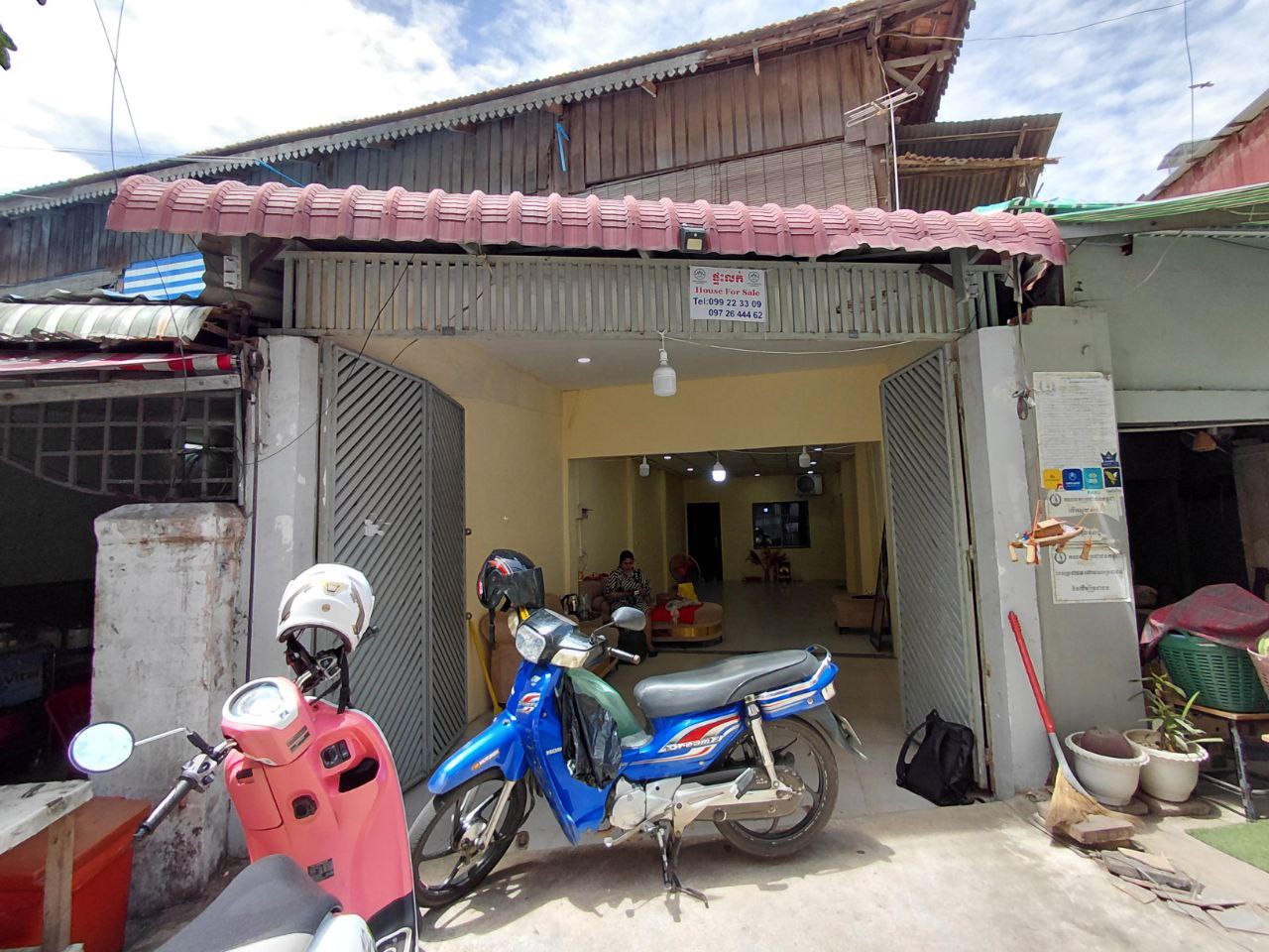 Shophouse For Sale At Tuol Tampong, Khan Chamkarmon.