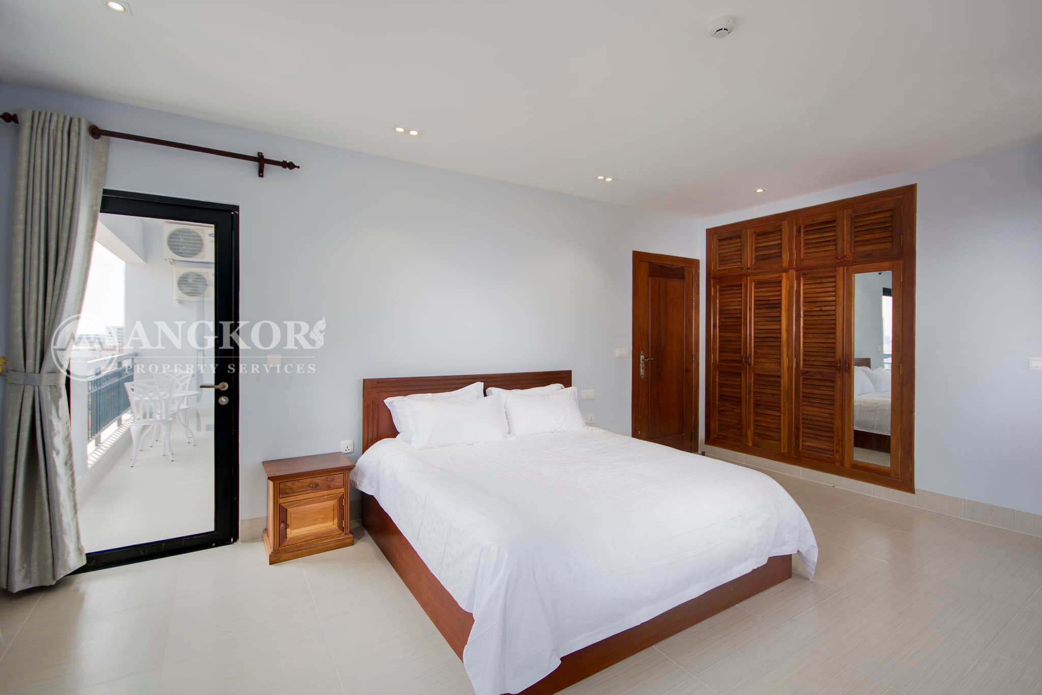 Comfortable and bright 1 bedroom apartment for rent in Tuol Tampong neighborhood.