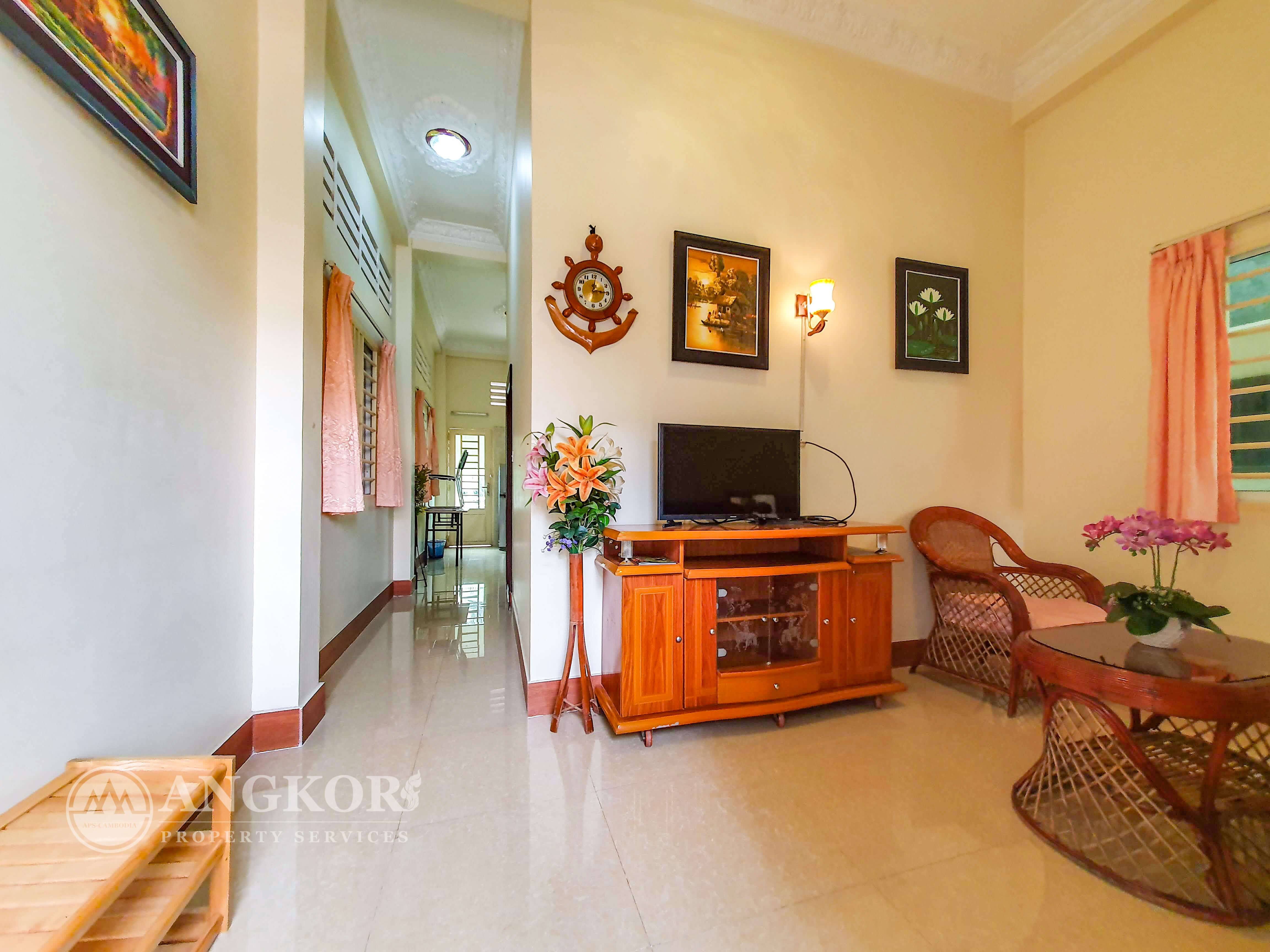 A Charming 1 Bedroom Townhouse For Rent In Russian Market Area.