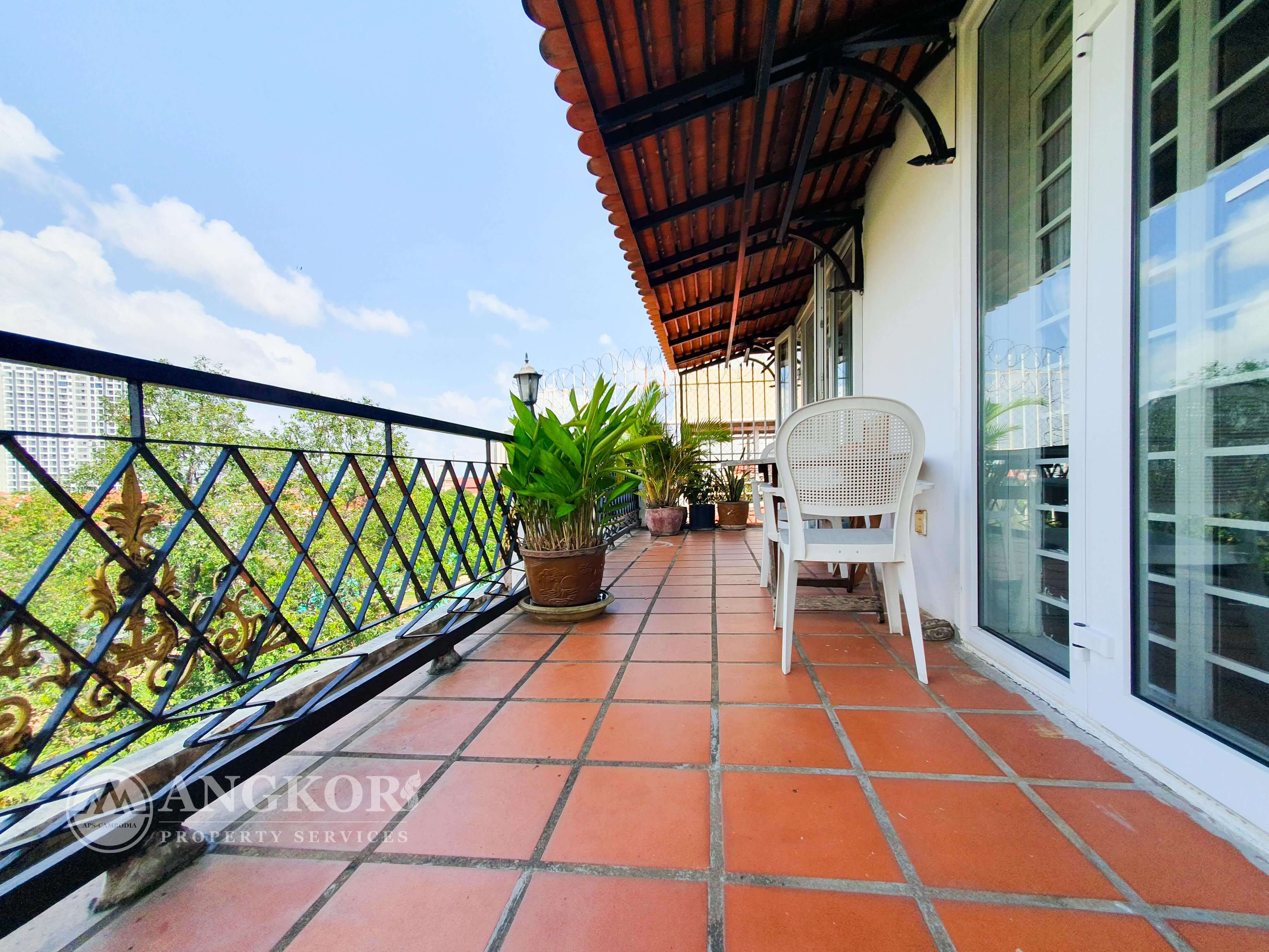 Huge Balcony - Renovated 2 Bedroom Apartment For Rent In Daun Penh Area.