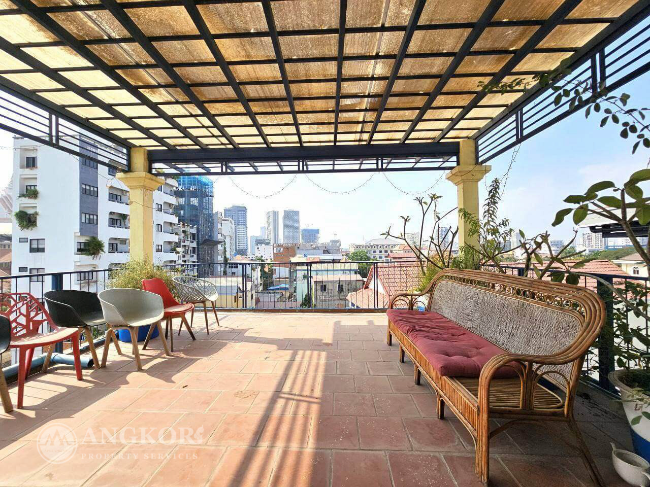 The Roof top terrace unit existing Western Decorations style rent