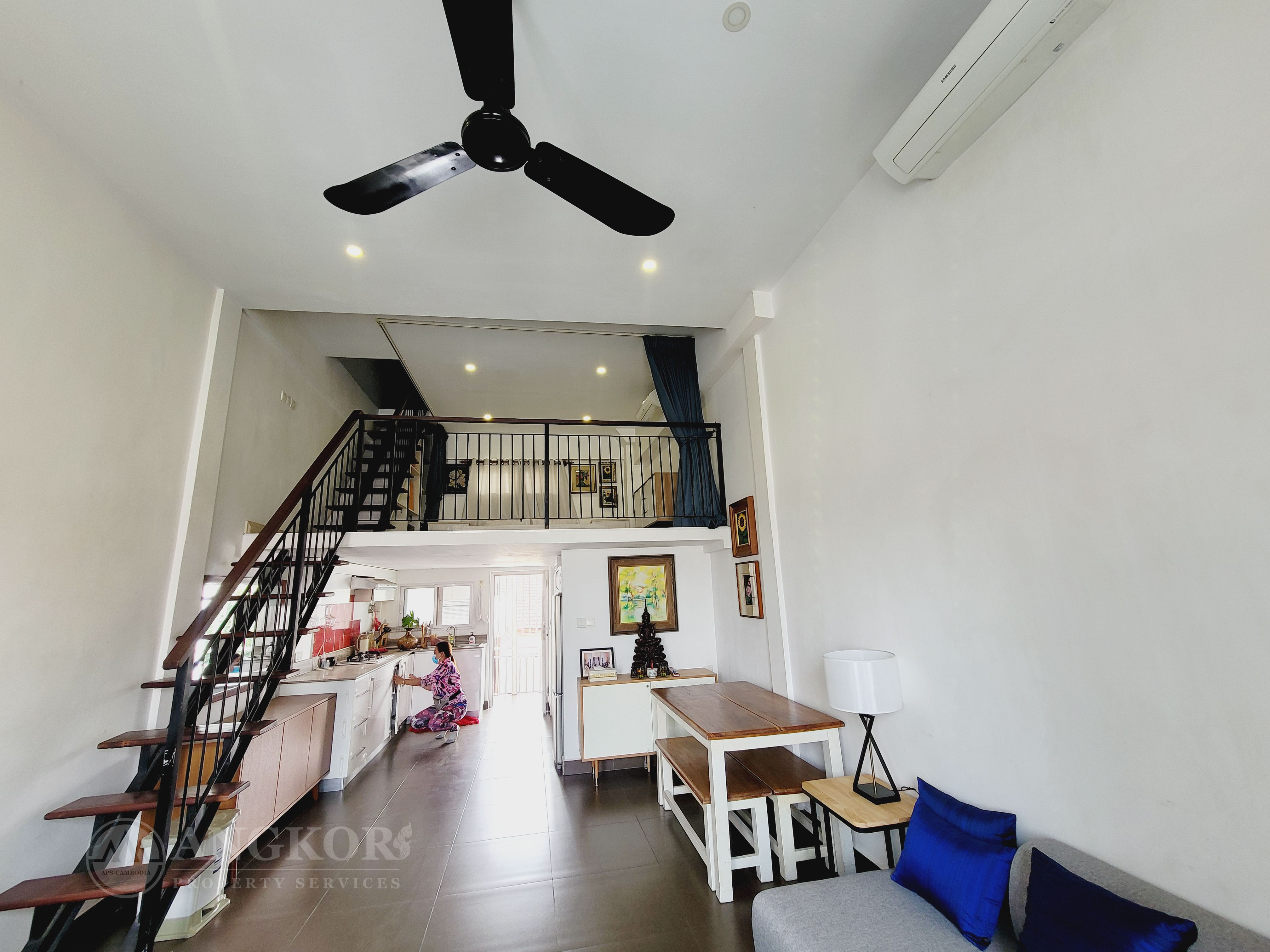 Duplex town house renovated existing Western decoration sale urgent