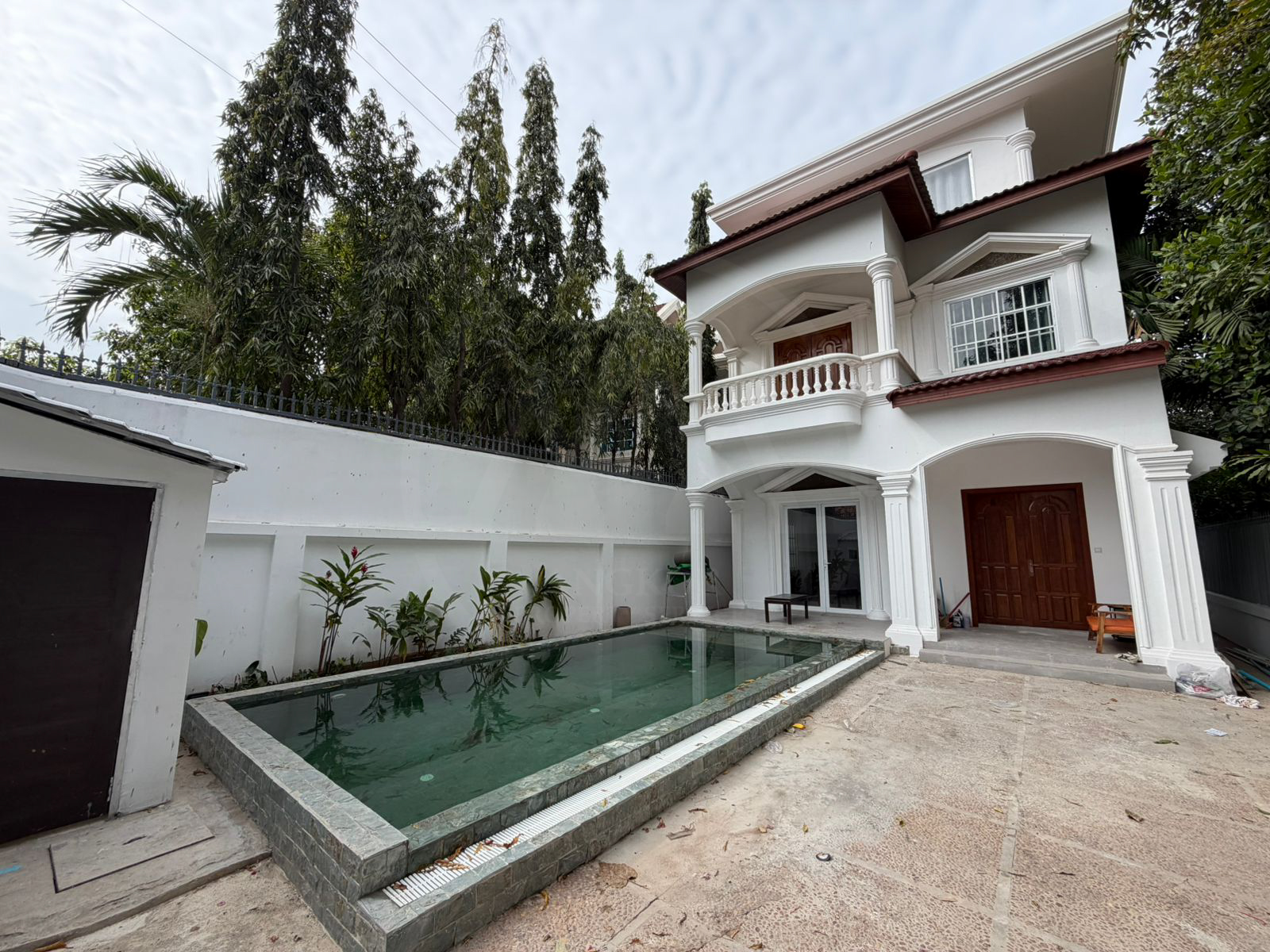 Swimming Pool Side Villa for rent in Bassak areas.