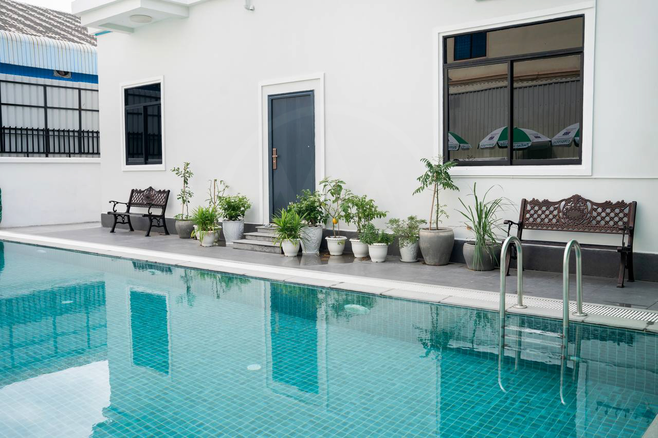 Big Residence Swimming pool Villa for At Sen Sok